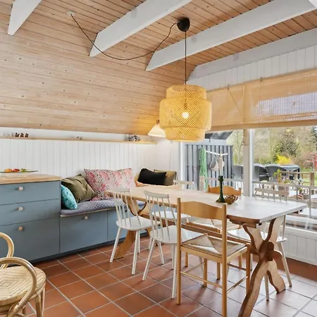 Epiphania - 700m From The Sea By Interhome Nyaraló